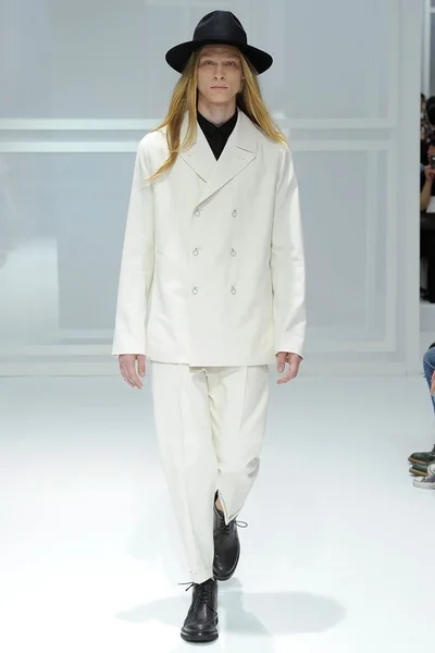 Look 8